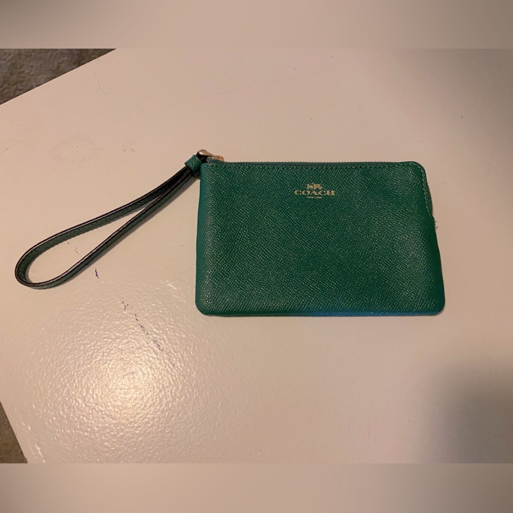 Coach corner zip wristlet, green.